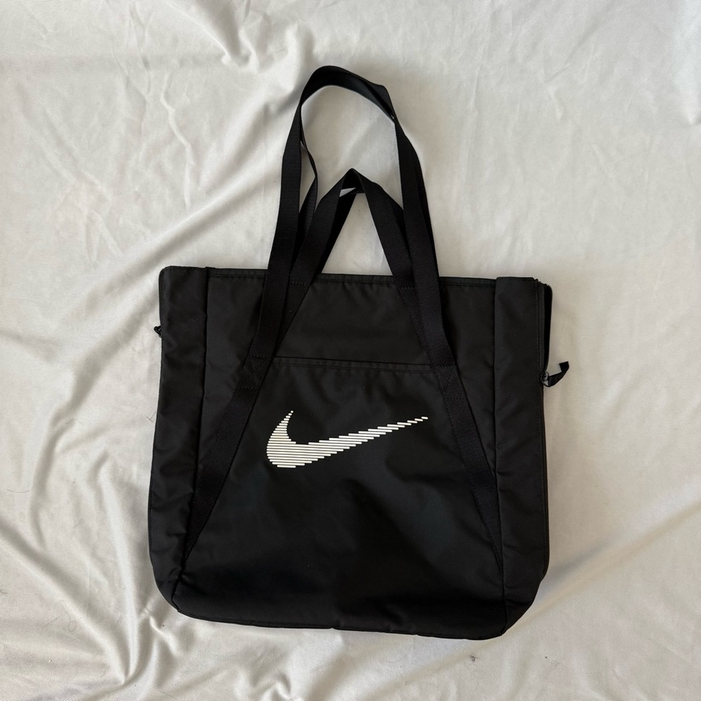 New Nike Women's Sportswear Training Tote Bag Gym Sports + free Nike Towel